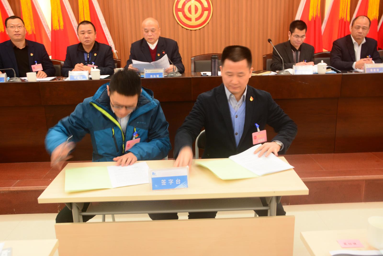 7簽訂安全責(zé)任狀.jpg 7簽訂安全責(zé)任狀.jpg