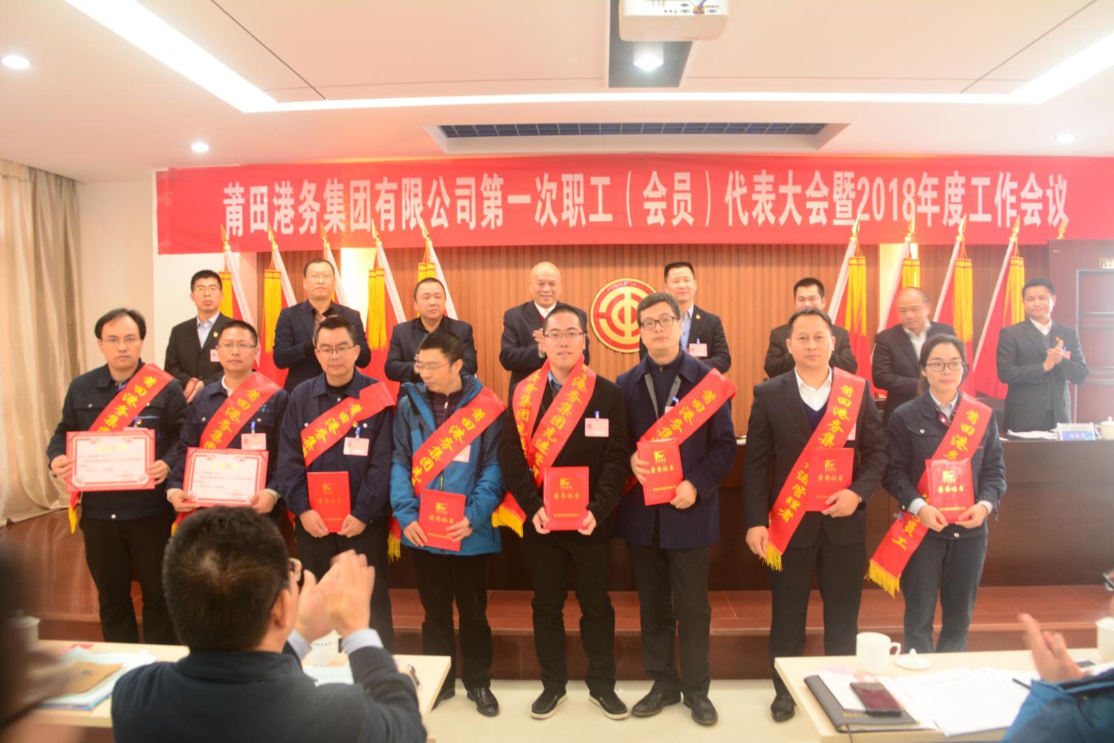 8先進(jìn)表彰.jpg 8先進(jìn)表彰.jpg