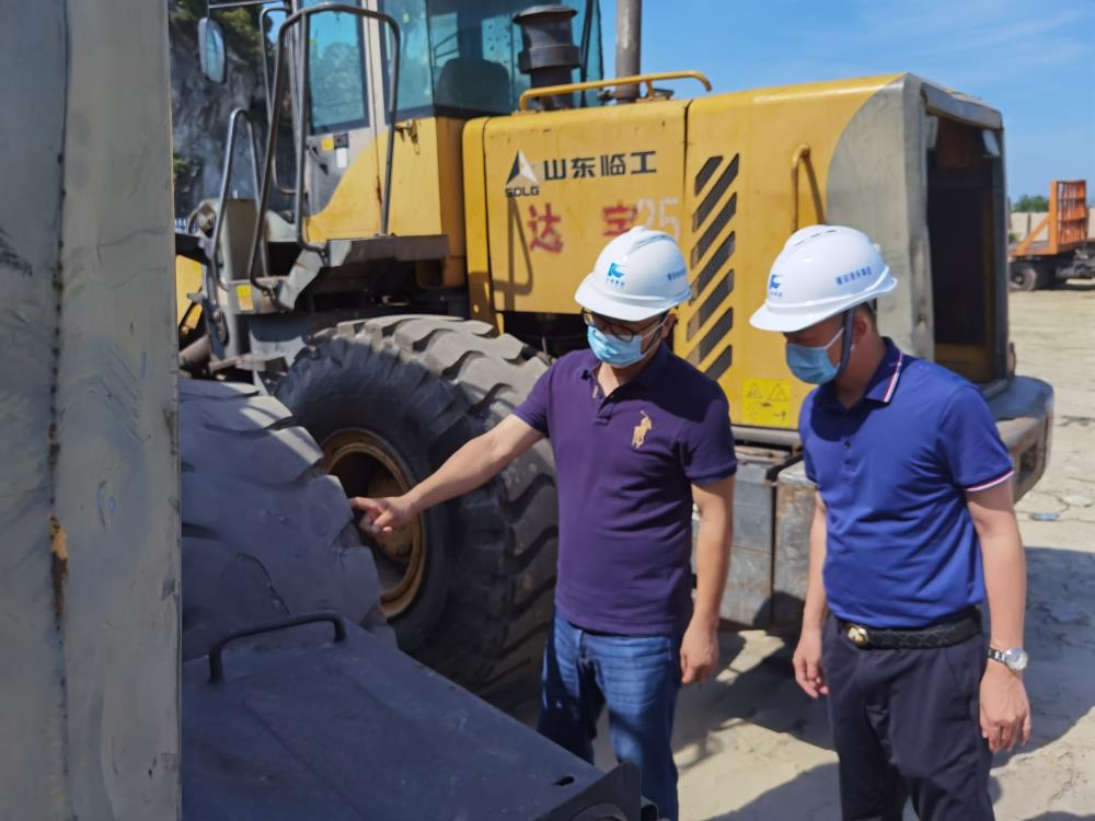 領(lǐng)導(dǎo)下現(xiàn)場(chǎng)1.jpg 領(lǐng)導(dǎo)下現(xiàn)場(chǎng)1.jpg