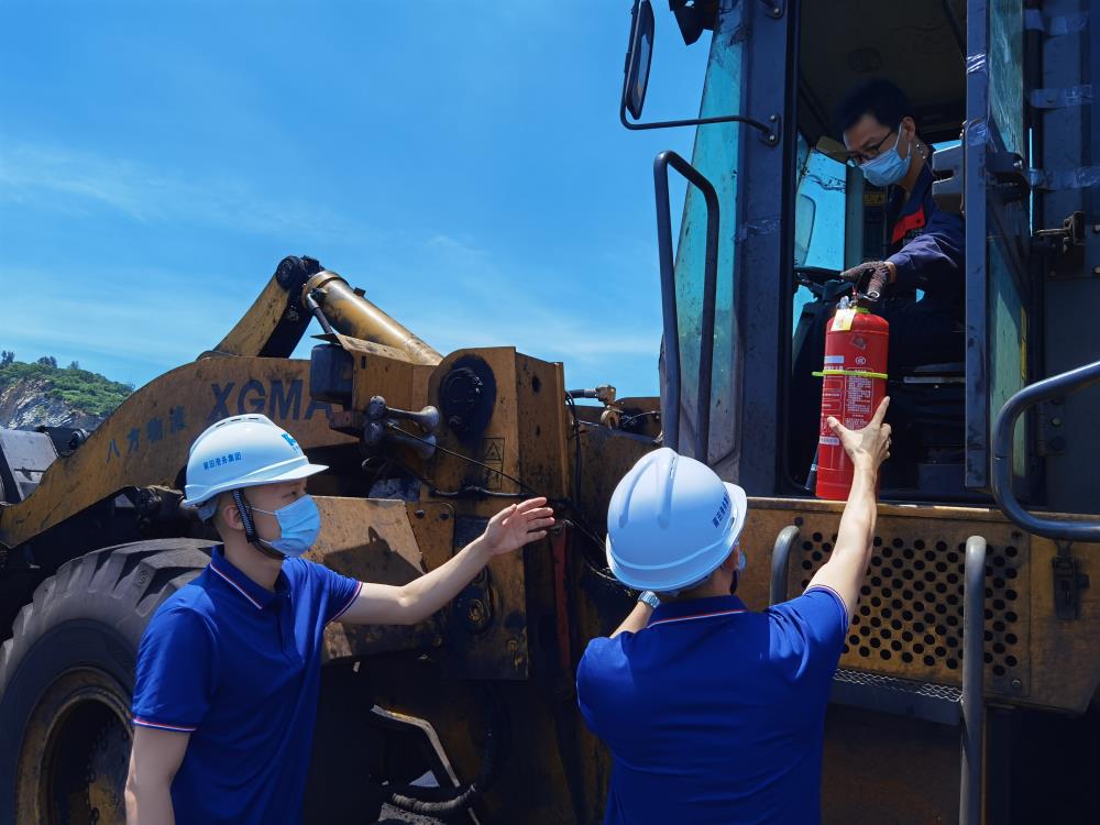 領(lǐng)導(dǎo)下現(xiàn)場(chǎng)4.jpg 領(lǐng)導(dǎo)下現(xiàn)場(chǎng)4.jpg