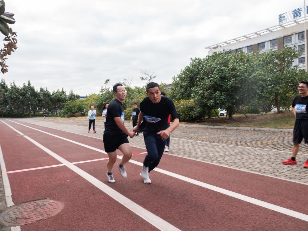 接力賽八方.jpg 接力賽八方.jpg