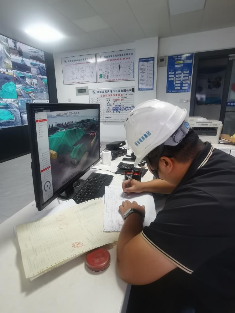 內(nèi)貿(mào)船舶報(bào)港.jpg 內(nèi)貿(mào)船舶報(bào)港.jpg